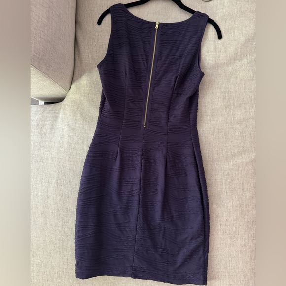Guess bodycon dress. Size 4 - Picture 2 of 5